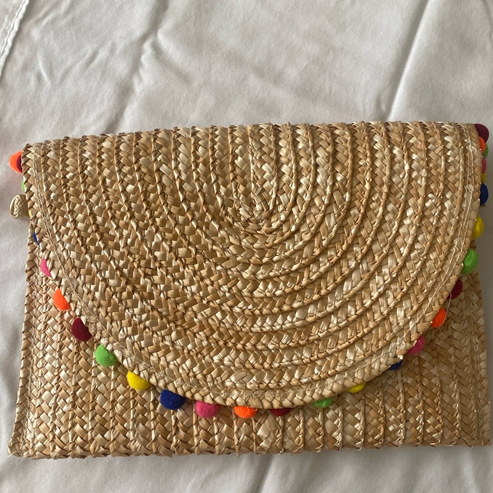 Pom-Pom straw clutch